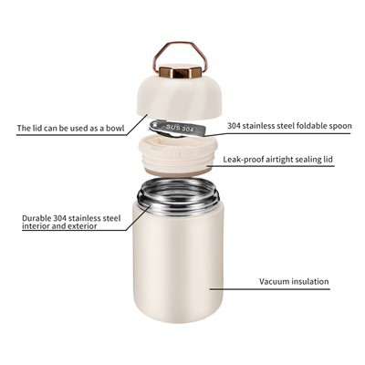 Izoliran kozarec s hrano z žlico